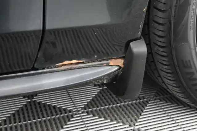 Musta Farmari, Audi A4 – OTO-269