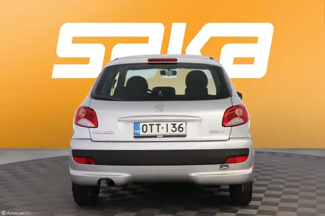 Harmaa Viistoperä, Peugeot 206+ – OTT-136