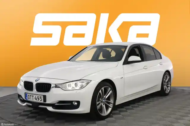 Valkoinen Sedan, BMW 320 – OTT-493