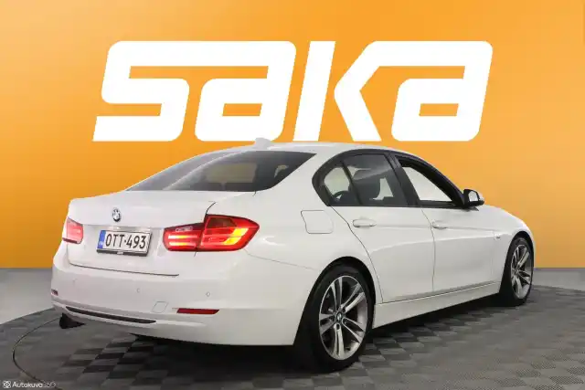 Valkoinen Sedan, BMW 320 – OTT-493