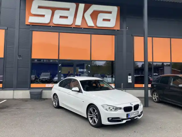 Valkoinen Sedan, BMW 320 – OTT-493