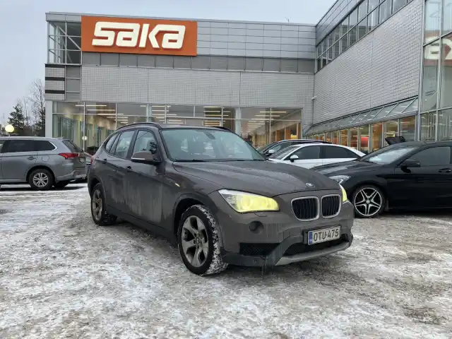 Ruskea (beige) Maastoauto, BMW X1 – OTU-475