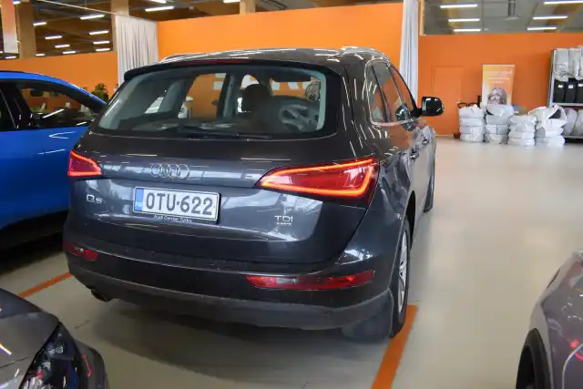 Harmaa Maastoauto, Audi Q5 – OTU-622