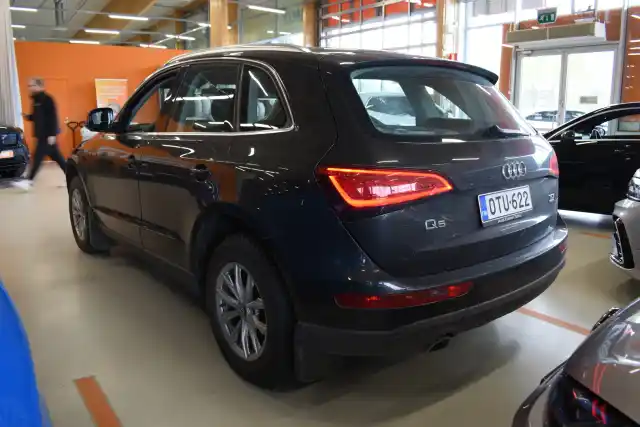 Harmaa Maastoauto, Audi Q5 – OTU-622