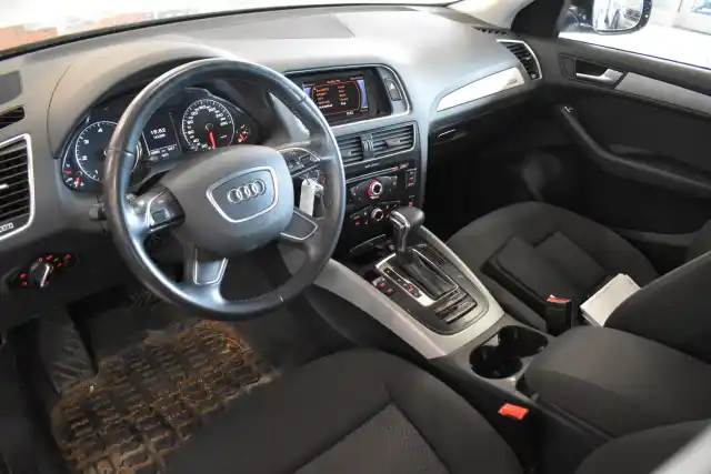 Harmaa Maastoauto, Audi Q5 – OTU-622