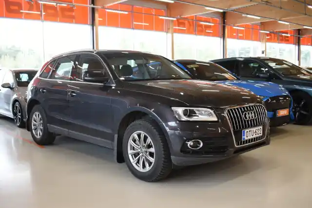Harmaa Maastoauto, Audi Q5 – OTU-622