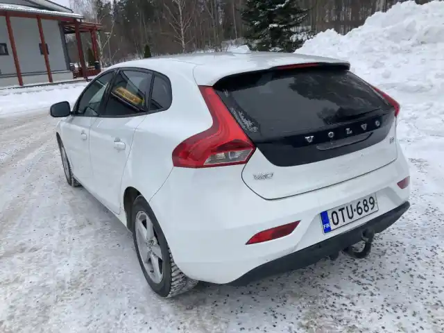 Valkoinen Viistoperä, Volvo V40 – OTU-689