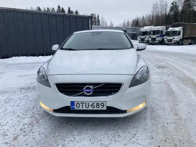 Valkoinen Viistoperä, Volvo V40 – OTU-689