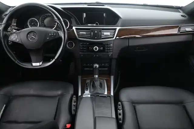 Musta Sedan, Mercedes-Benz E – OTX-597