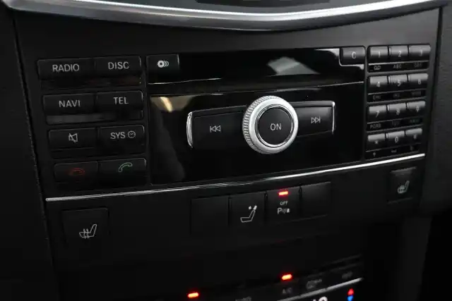 Musta Sedan, Mercedes-Benz E – OTX-597