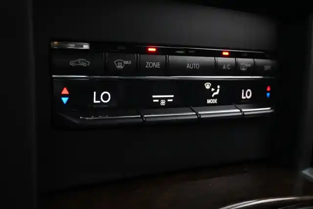 Musta Sedan, Mercedes-Benz E – OTX-597