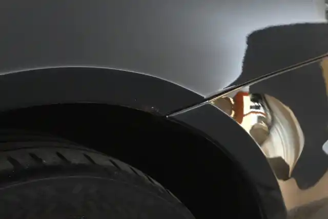 Musta Sedan, Mercedes-Benz E – OTX-597