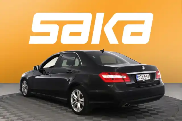 Musta Sedan, Mercedes-Benz E – OTX-597