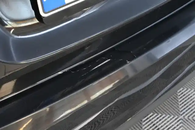 Musta Sedan, Mercedes-Benz E – OTX-597