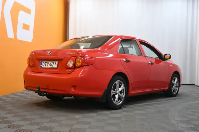 Punainen Sedan, Toyota Corolla – OTY-471