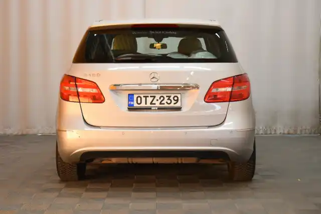 Harmaa Tila-auto, Mercedes-Benz B – OTZ-239