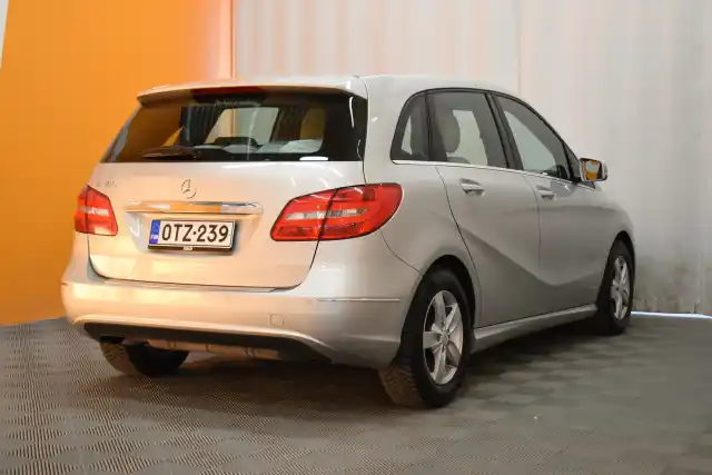 Harmaa Tila-auto, Mercedes-Benz B – OTZ-239