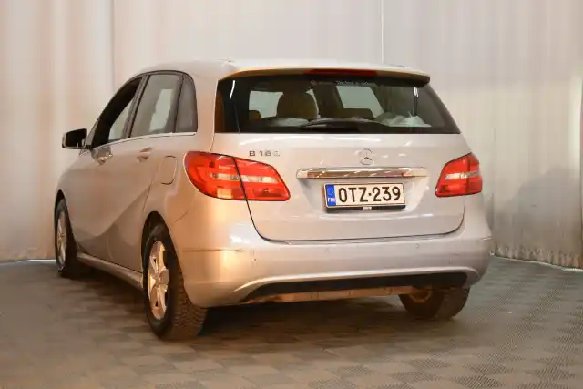 Harmaa Tila-auto, Mercedes-Benz B – OTZ-239