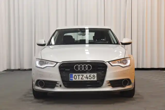 Hopea Sedan, Audi A6 – OTZ-458