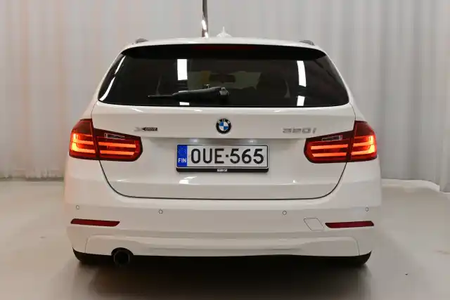 Valkoinen Farmari, BMW 320 – OUE-565