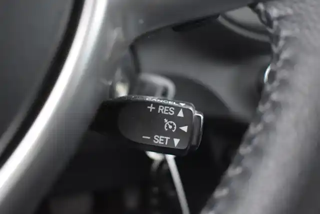 Valkoinen Viistoperä, Toyota Yaris – OUH-284