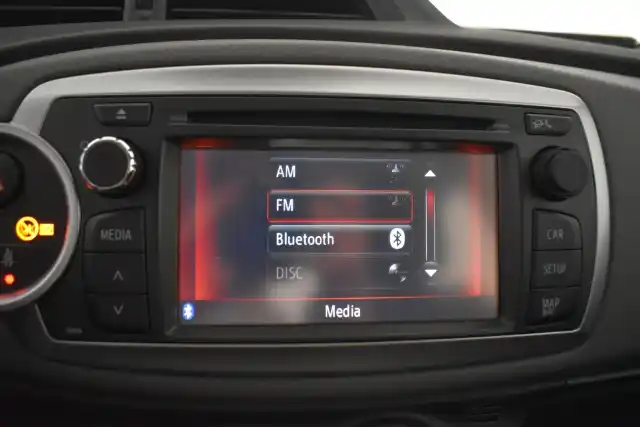Valkoinen Viistoperä, Toyota Yaris – OUH-284