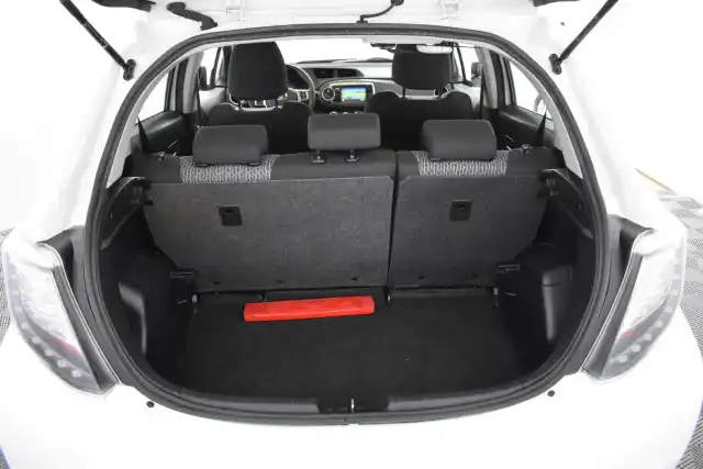 Valkoinen Viistoperä, Toyota Yaris – OUH-284