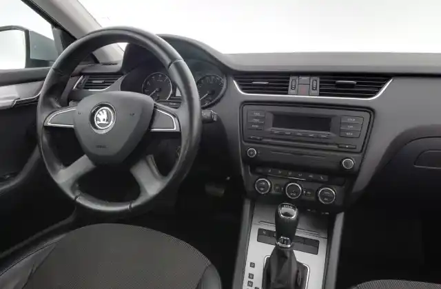 Hopea Viistoperä, Skoda Octavia – OUJ-212