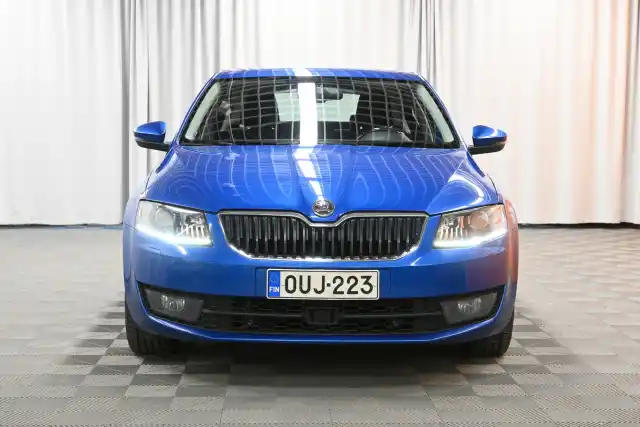 Sininen Viistoperä, Skoda Octavia – OUJ-223