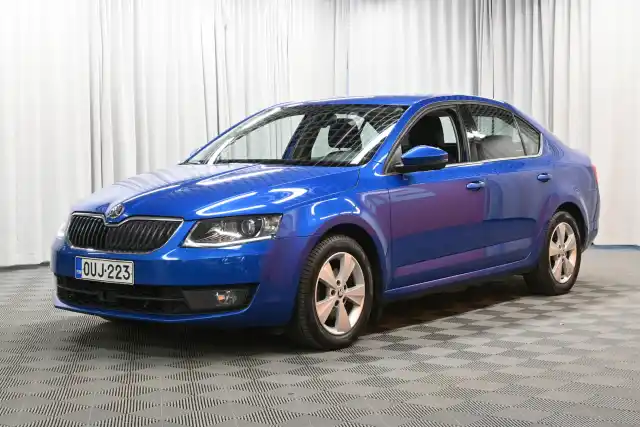 Sininen Viistoperä, Skoda Octavia – OUJ-223