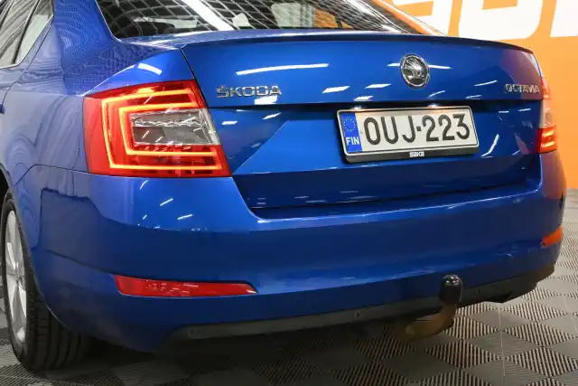 Sininen Viistoperä, Skoda Octavia – OUJ-223