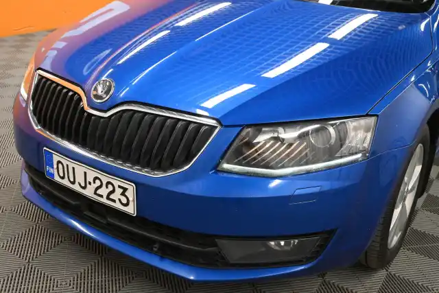 Sininen Viistoperä, Skoda Octavia – OUJ-223