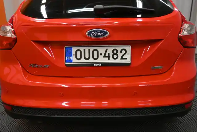 Punainen Viistoperä, Ford Focus – OUO-482