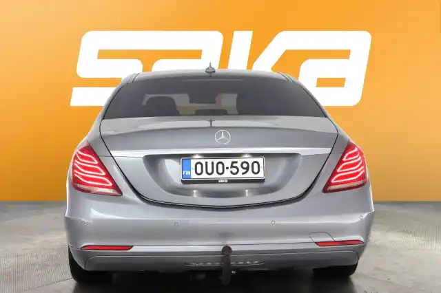 Harmaa Sedan, Mercedes-Benz S – OUO-590