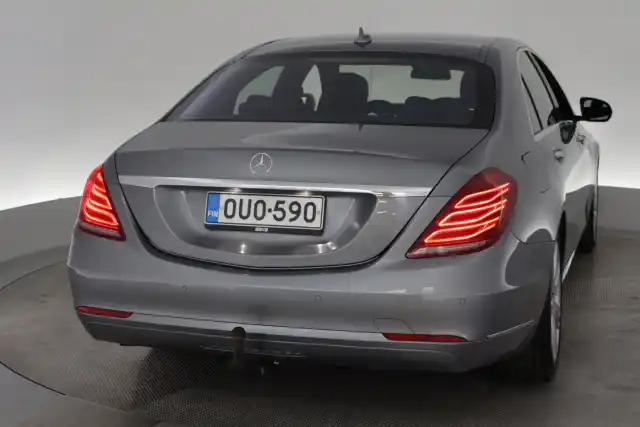 Harmaa Sedan, Mercedes-Benz S – OUO-590