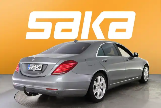 Harmaa Sedan, Mercedes-Benz S – OUO-590