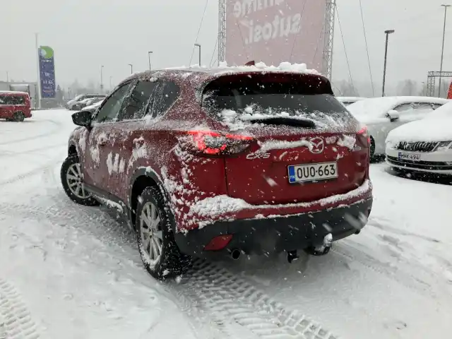 Punainen Maastoauto, Mazda CX-5 – OUO-663