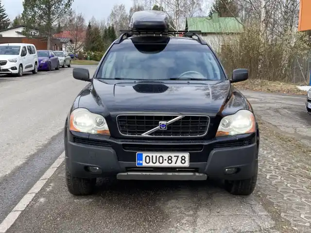 Musta Maastoauto, Volvo XC90 – OUO-878