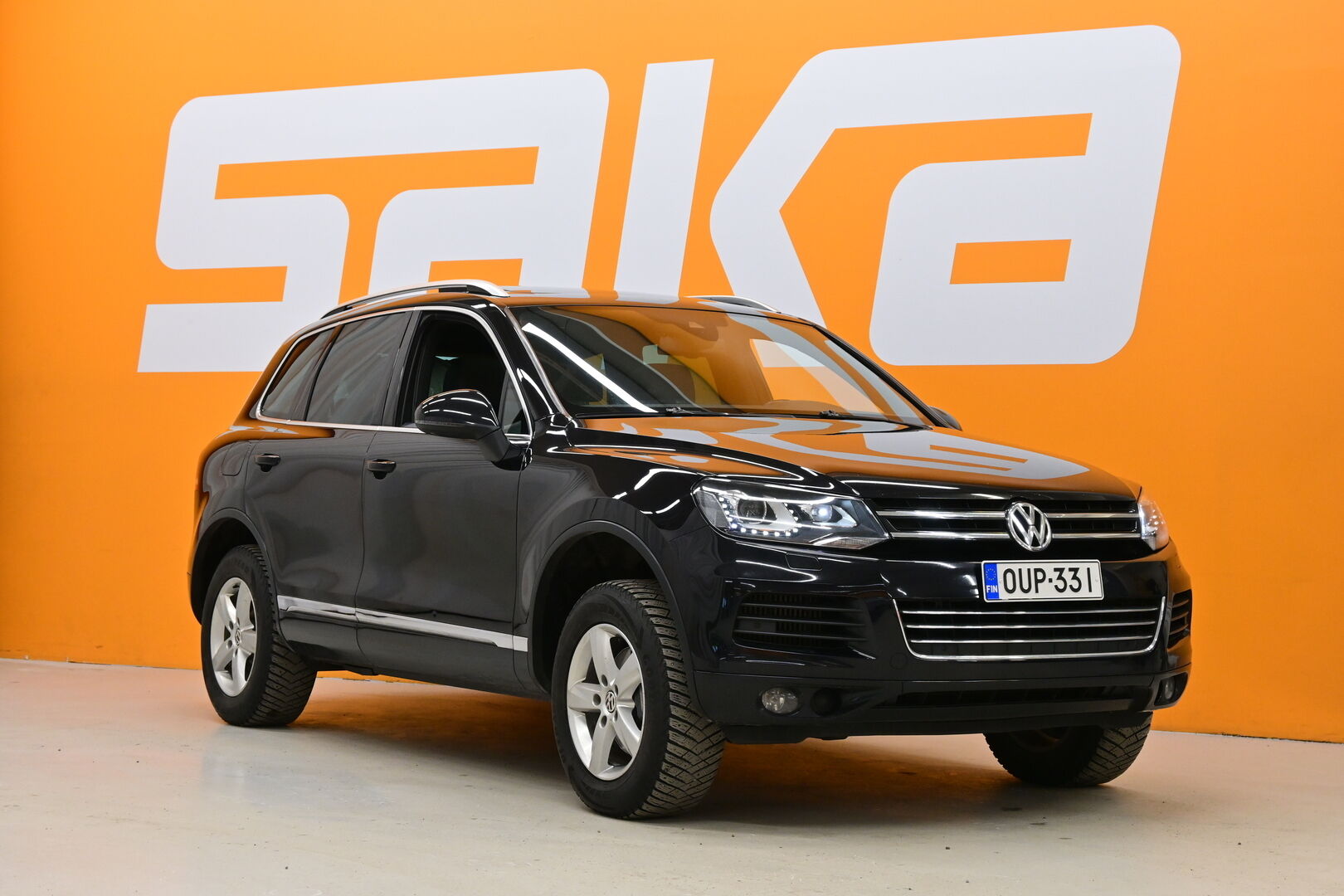Musta Maastoauto, Volkswagen Touareg – OUP-331