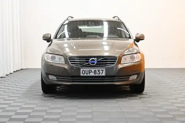 Ruskea (beige) Farmari, Volvo V70 – OUP-837