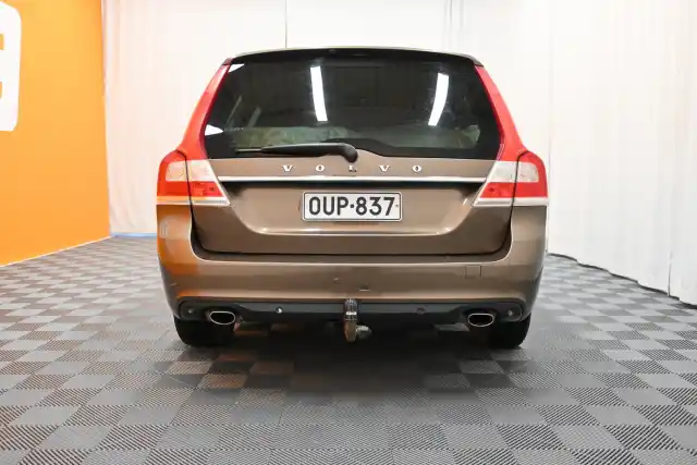 Ruskea (beige) Farmari, Volvo V70 – OUP-837