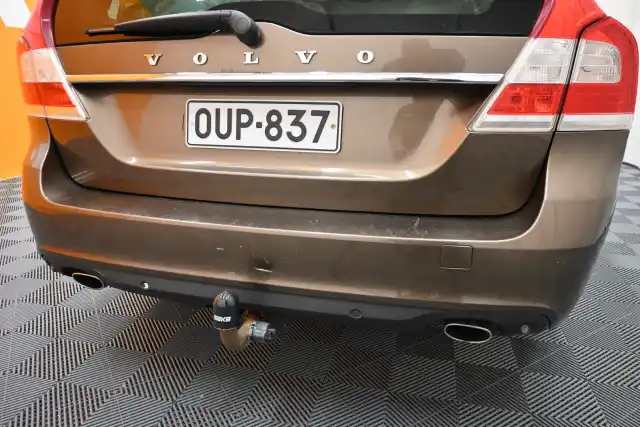 Ruskea (beige) Farmari, Volvo V70 – OUP-837