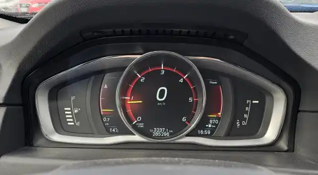 Harmaa Farmari, Volvo V70 – OUR-283