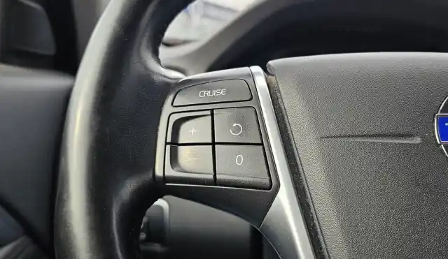 Harmaa Farmari, Volvo V70 – OUR-283