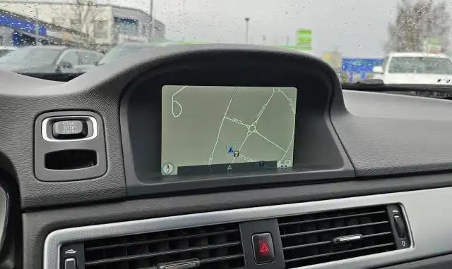 Harmaa Farmari, Volvo V70 – OUR-283
