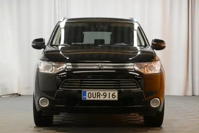 Musta Farmari, Mitsubishi Outlander PHEV – OUR-916