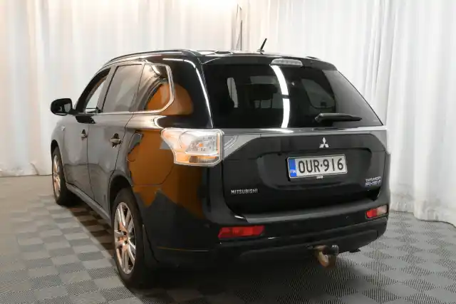 Musta Farmari, Mitsubishi Outlander PHEV – OUR-916