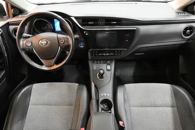 Valkoinen Farmari, Toyota Auris – OUS-202