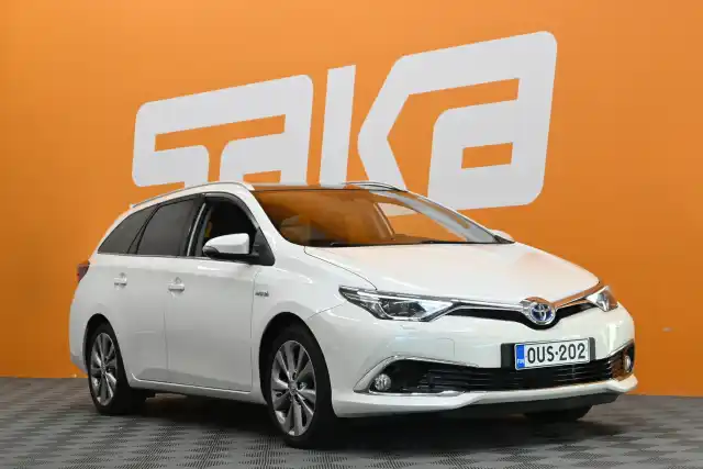 Valkoinen Farmari, Toyota Auris – OUS-202