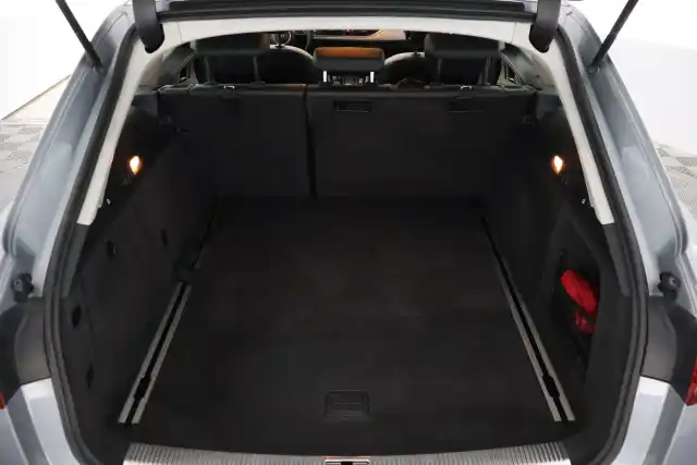 Harmaa Farmari, Audi A6 – OUS-247